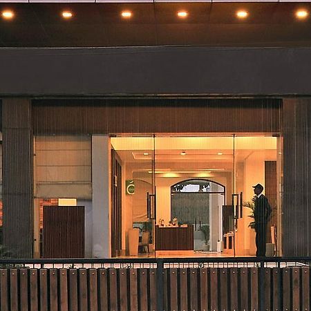 Hotel Haut Monde Gurgáon Kültér fotó