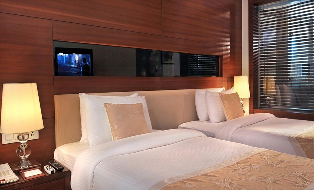 Hotel Haut Monde Gurgáon Kültér fotó
