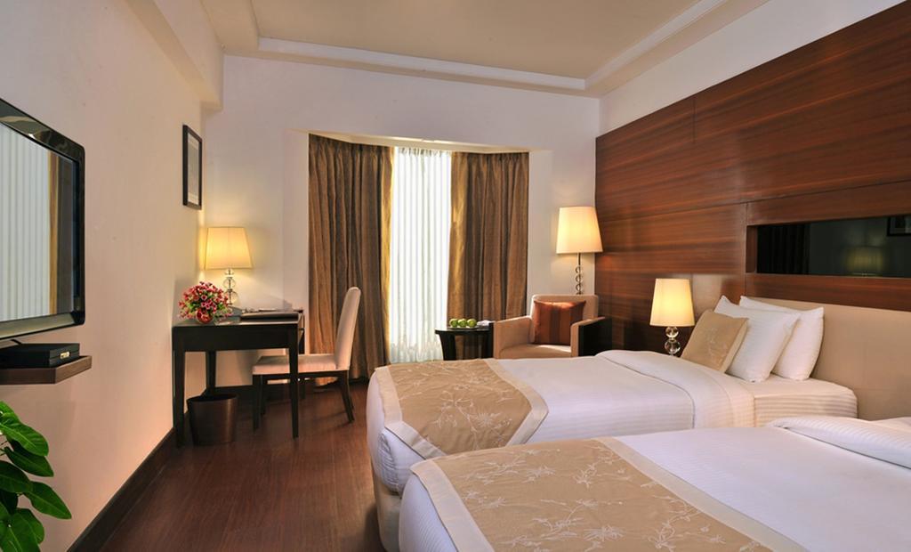 Hotel Haut Monde Gurgáon Kültér fotó