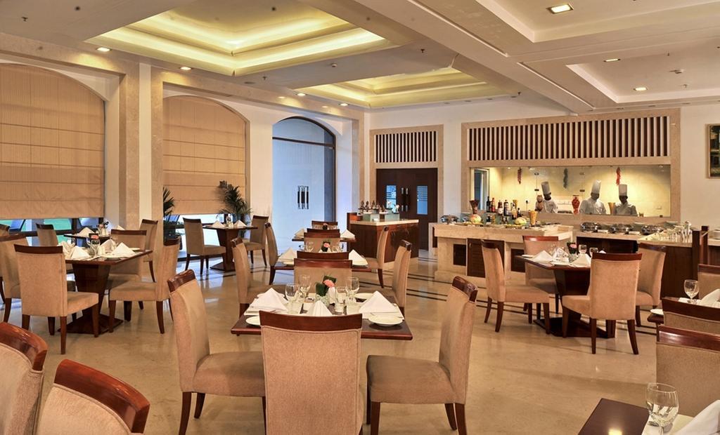 Hotel Haut Monde Gurgáon Kültér fotó