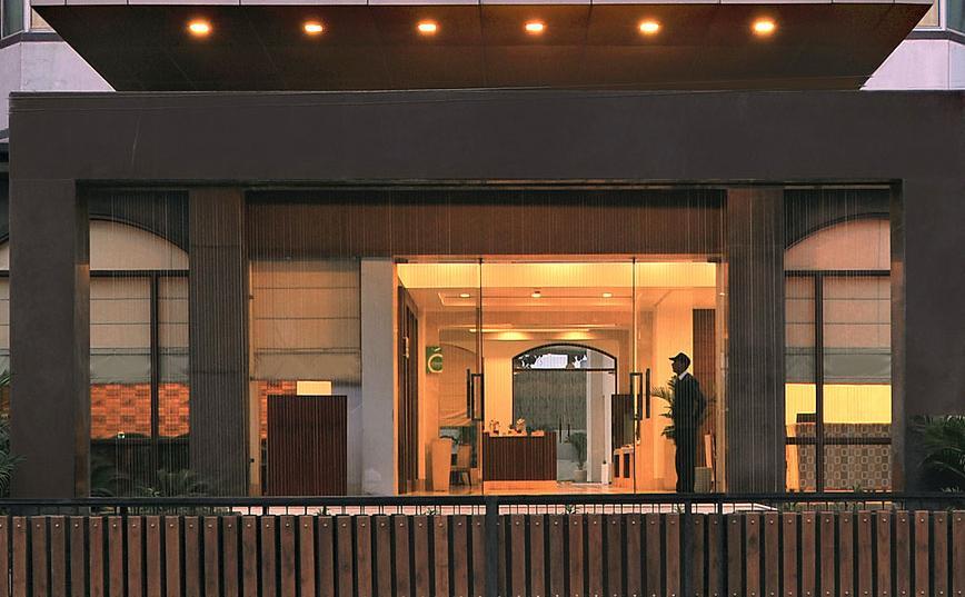Hotel Haut Monde Gurgáon Kültér fotó